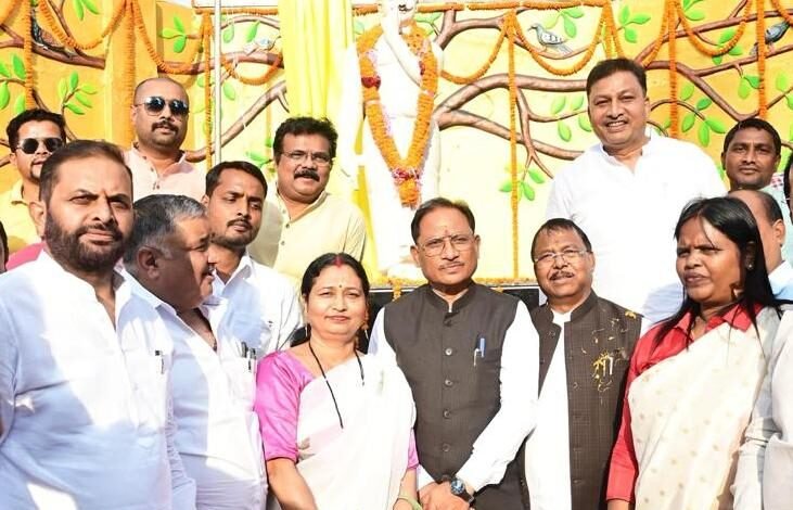 माँ भारती के वीर सपूत चंद्रशेखर आज़ाद को नमन: मुख्यमंत्री विष्णुदेव साय ने अंबिकापुर में प्रतिमा का किया अनावरण 7 1775749880 e6980aa240a3c5cd8efe