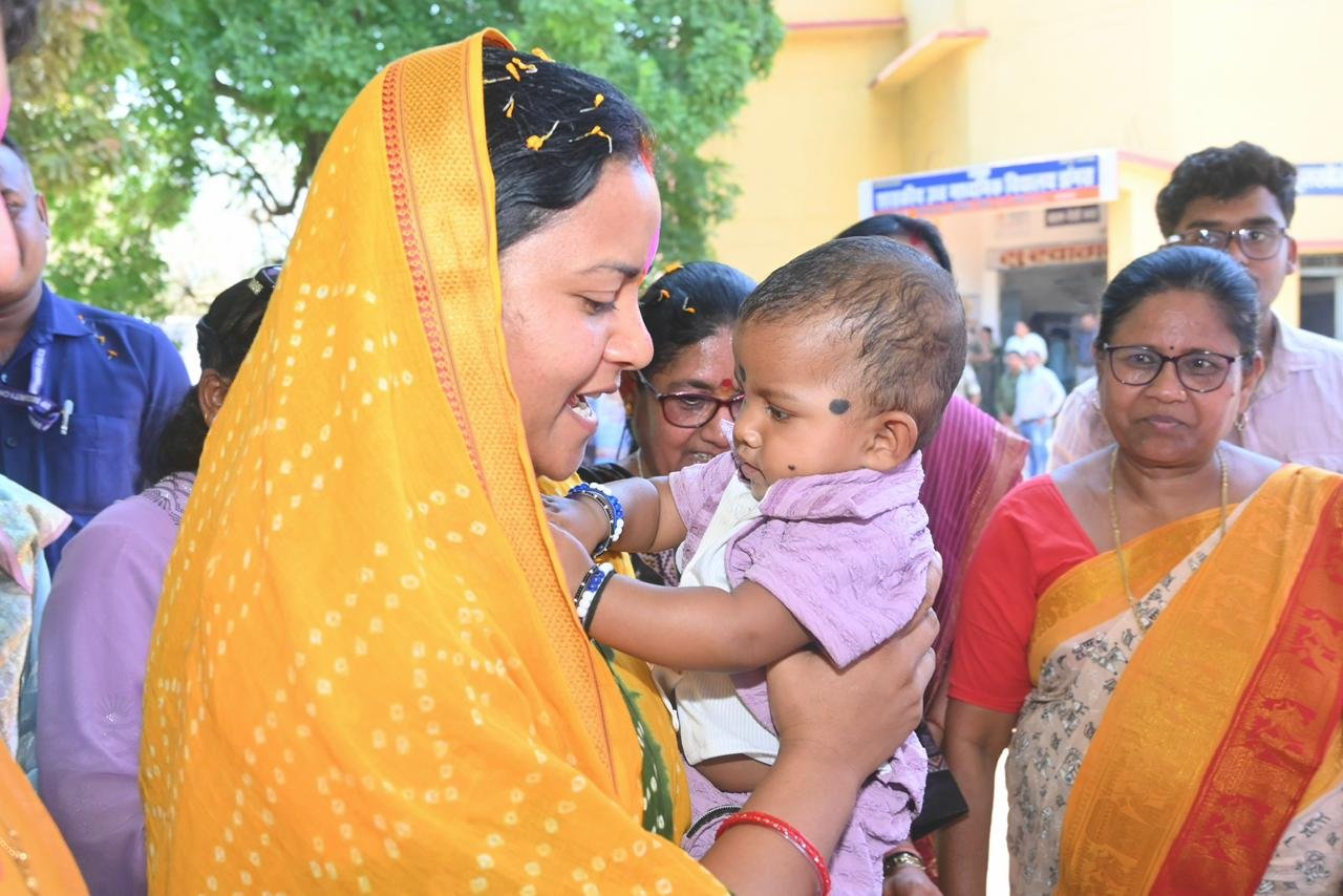 “सरकार की योजनाओं का लाभ अंतिम छोर तक पहुंचाना हमारी सर्वोच्च प्राथमिकता है” – मंत्री लक्ष्मी राजवाड़े 2 1776348545 d261d5ea1901f5aab9f6