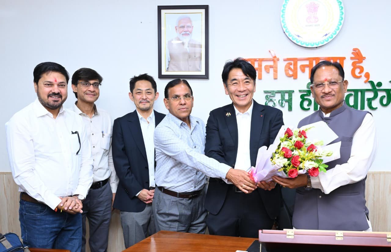 मुख्यमंत्री विष्णु देव साय से जापान के प्रतिनिधिमंडल की सौजन्य मुलाकात: निवेश, तकनीकी सहयोग और औद्योगिक विस्तार को लेकर हुई विस्तृत चर्चा 1 1777106826 398b17d4ed37379b1ed3