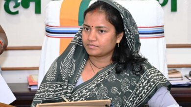 मंत्री लक्ष्मी राजवाड़े की पहल पर सूरजपुर जिला प्रशासन ने वितरित की मुआवजा राशि 4 1778568901 cd9d45b908f181dacc49