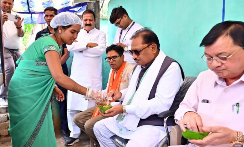 लखपति दीदी मंजू की संघर्षगाथा बनी आत्मनिर्भरता की प्रेरक मिसाल 3 1778937032 7c7e3daadfdd5880da3f
