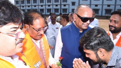 हेलीपैड पर कार्यकर्ताओं एवं जनप्रतिनिधियों ने किया जोशीला स्वागत 4 1779033767 301af164f3b9a8d36633