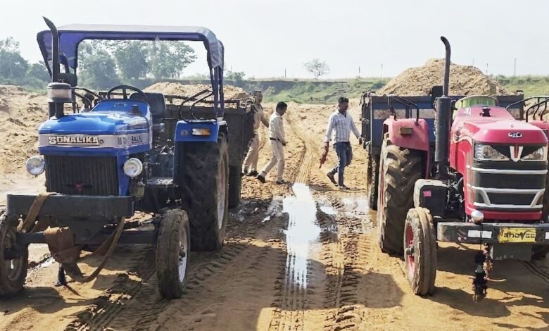 बस्तर में रेत के अवैध परिवहन के मामले में 4 वाहन जब्त 2 1779034749 518164ad096eebe43f68