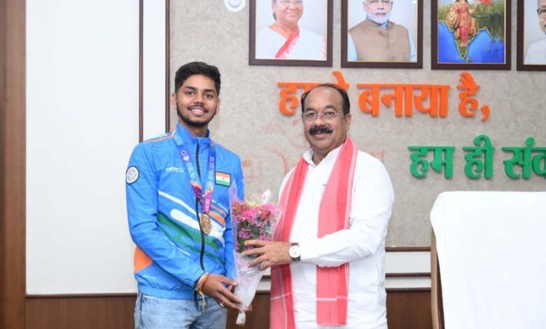 मिस्र में हुए जूनियर वर्ल्ड कप में वर्ल्ड रिकॉर्ड स्कोर के साथ जीत चुके हैं मिक्स्ड डबल में स्वर्ण पदक 4 ddfs