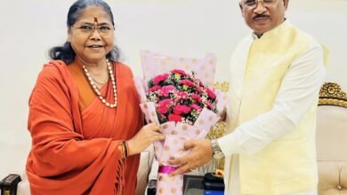 मुख्यमंत्री विष्णु देव साय से राष्ट्रीय पिछड़ा वर्ग आयोग की अध्यक्ष साध्वी निरंजन ज्योति ने की सौजन्य भेंट 3 1780833194 49b1a88b852521890695