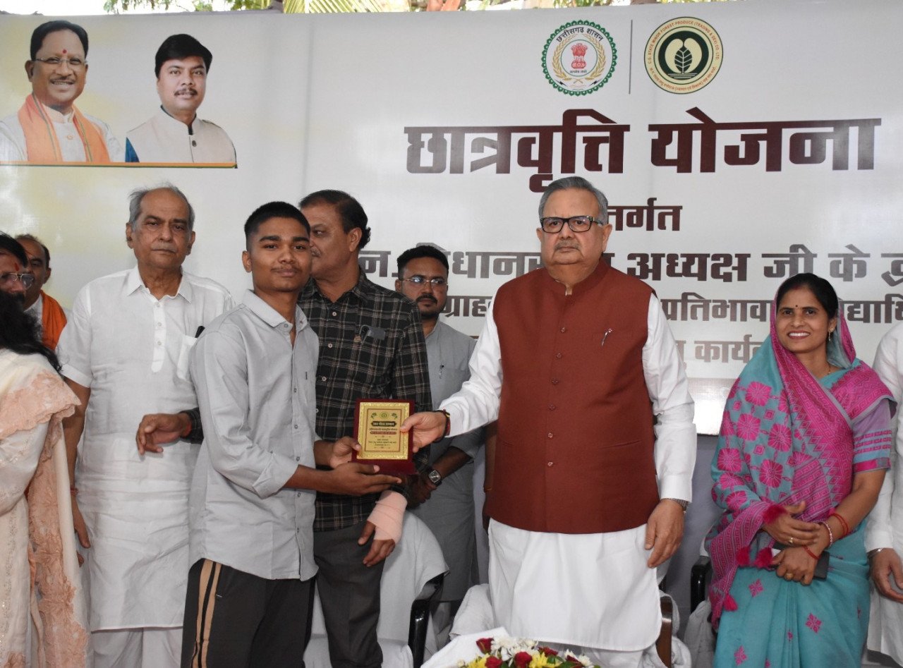 वनांचल के सपनों को मिल रहे पंख : छात्रवृत्ति योजना से बढ़ रहा बच्चों का आत्मविश्वास 1 1780847895 695b3c52cdf4d0a4d46a