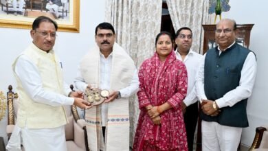 किसान हितैषी नीतियों ने दिलाई छत्तीसगढ़ को नई पहचान : छत्तीसगढ़ के कृषि विकास मॉडल का अध्ययन करने पहुंचा महाराष्ट्र का विधायक दल, मुख्यमंत्री विष्णुदेव साय से की मुलाकात 4 किसान हितैषी नीतियों ने दिलाई छत्तीसगढ़ को नई पहचान : छत्तीसगढ़ के कृषि विकास मॉडल का अध्ययन करने पहुंचा महाराष्ट्र का विधायक दल, मुख्यमंत्री विष्णुदेव साय से की मुलाकात