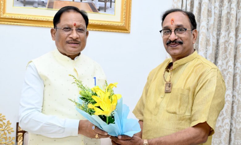 मुख्यमंत्री से छत्तीसगढ़ योग आयोग के नवनियुक्त अध्यक्ष संजय अग्रवाल ने की सौजन्य मुलाकात 8 मुख्यमंत्री से छत्तीसगढ़ योग आयोग के नवनियुक्त अध्यक्ष संजय अग्रवाल ने की सौजन्य मुलाकात