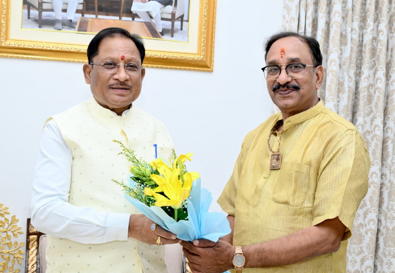 मुख्यमंत्री से छत्तीसगढ़ योग आयोग के नवनियुक्त अध्यक्ष संजय अग्रवाल ने की सौजन्य मुलाकात 1 मुख्यमंत्री से छत्तीसगढ़ योग आयोग के नवनियुक्त अध्यक्ष संजय अग्रवाल ने की सौजन्य मुलाकात