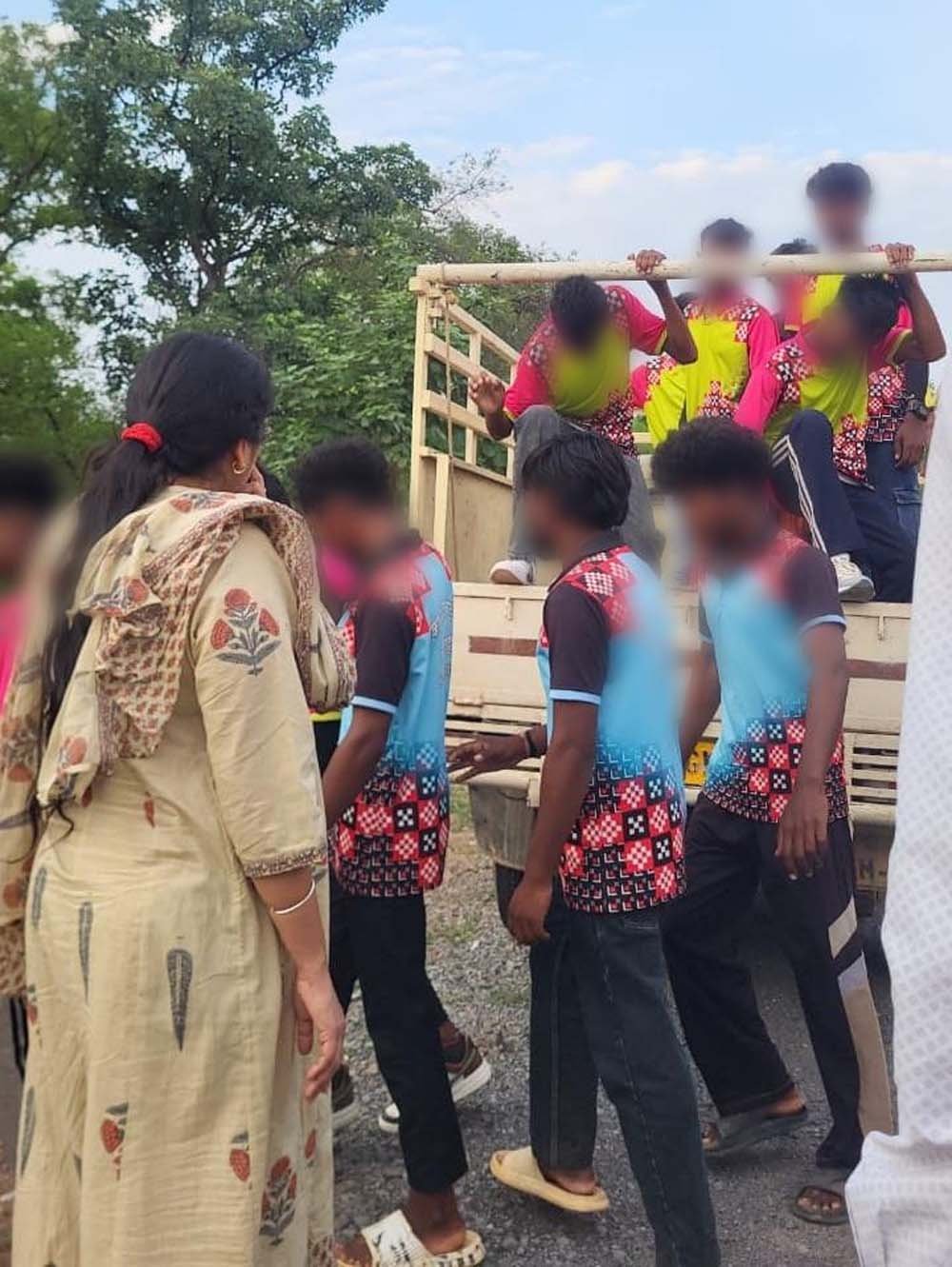 राज्य बाल अधिकार संरक्षण आयोग की कार्रवाई, पिकअप वाहन चालक पर जांच के आदेश 1 79 14
