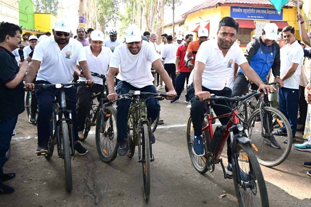 योग और फिटनेस का अनोखा संगम, गौरेला-पेंड्रा-मरवाही में अंतर्राष्ट्रीय योग दिवस पर साइकिल रैली आयोजित 1 Chhattisgarh News 03 3 17