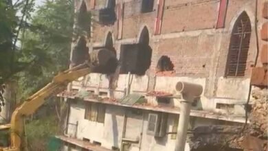 रायपुर में स्कूल परिसर में निर्माण पर एक्शन, चर्च निर्माण के आरोप के बीच चला बुलडोजर 2 Chhattisgarh News 04 2 19