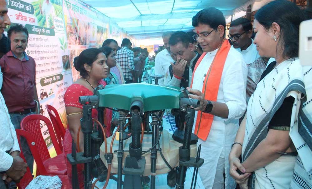 सारंगढ़ की सुनीता पटेल ऐसे बनीं 'लखपति ड्रोन दीदी' 1 Dron 01