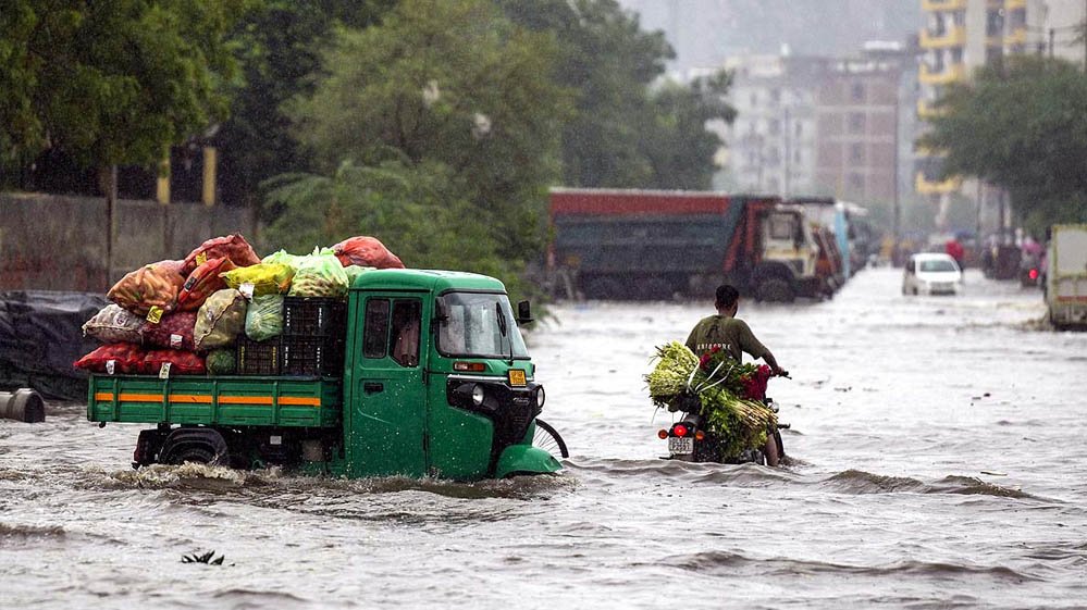 Rain Alert: मध्य प्रशांत से बंगाल की खाड़ी तक फैला बादलों का विशाल कारवां, कई राज्यों में भारी बारिश की संभावना 1 13A 119