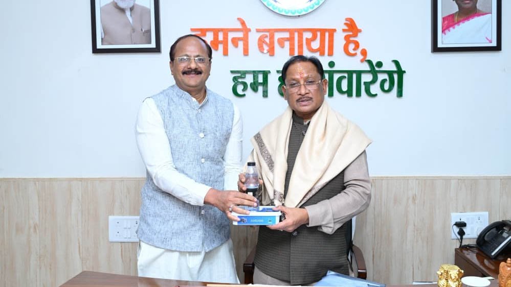 हज यात्रा के बाद सीएम विष्णु देव साय से शिष्टाचार मुलाकात, हज कमेटी अध्यक्ष ने भेंट किए ज़मज़म और खजूर 1 14A 15 2