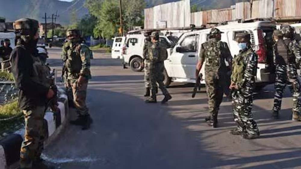 शोपियां में आतंकियों पर कसा शिकंजा, सेना-पुलिस का संयुक्त ऑपरेशन जारी, चार गांव खाली कराए गए 1 15 5