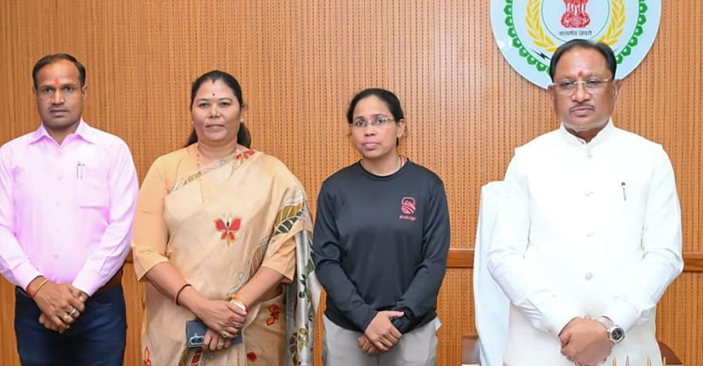 रायपुर में मुख्यमंत्री विष्णुदेव साय ने पर्वतारोही अमिता श्रीवास की सफलता को बताया छत्तीसगढ़ का गौरव 1 16A 10 2