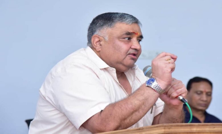 पेड़ लगाना भविष्य बचाना है: राजेश अग्रवाल बोले- वृक्षारोपण को जनआंदोलन बनाना समय की जरूरत 4 20A 139