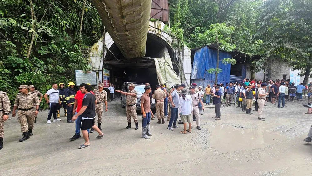 सिक्किम सुरंग हादसे में बढ़ा मौत का आंकड़ा, NDRF ने माना- अब तक नहीं पता कितने मजदूर अंदर फंसे हैं 1 21A 109