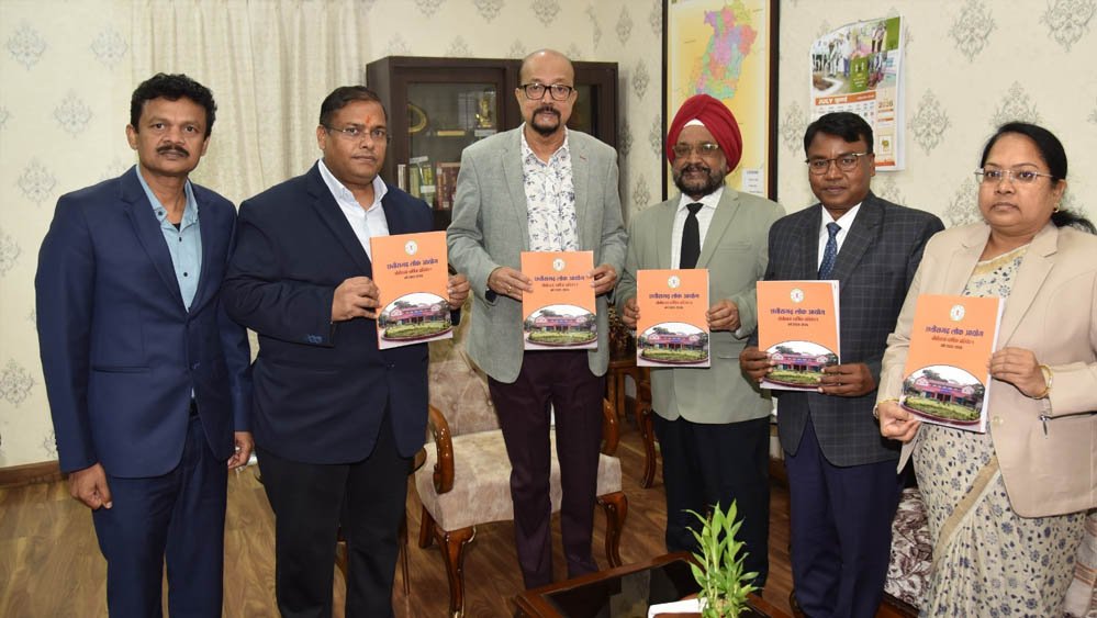 राज्यपाल डेका को प्रमुख लोकायुक्त उबोवेजा ने आयोग का वार्षिक प्रतिवेदन सौंपा 1 21A 158