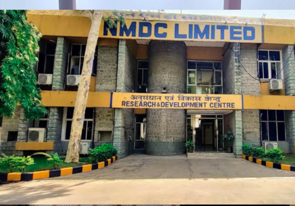 रायपुर में NMDC कार्यालय पहुंची संसदीय राजभाषा समिति, हिंदी के प्रभावी क्रियान्वयन का लिया जायजा 1 21A 24