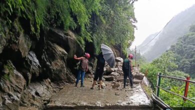 बारिश बनी बाधा! केदारनाथ मार्ग पर मलबा और बोल्डर गिरने से यात्रा रोकी गई, प्रशासन अलर्ट 2 22A 149