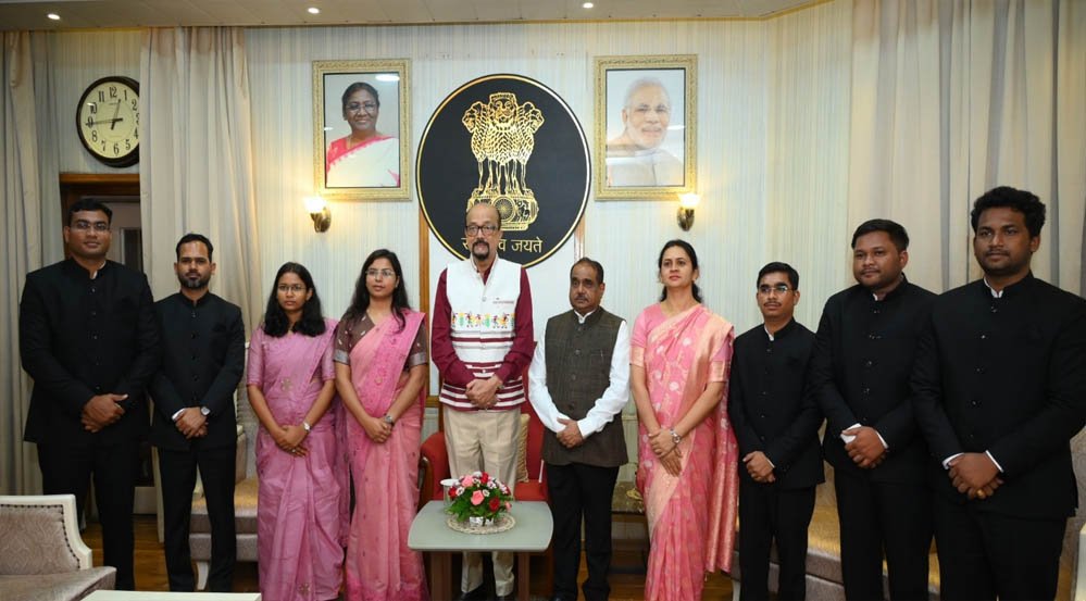 राज्यपाल डेका का प्रशासनिक मंत्र! प्रशिक्षु डिप्टी कलेक्टरों से बोले- संवेदनशीलता और सेवा भाव ही असली पहचान 1 22A 186 1