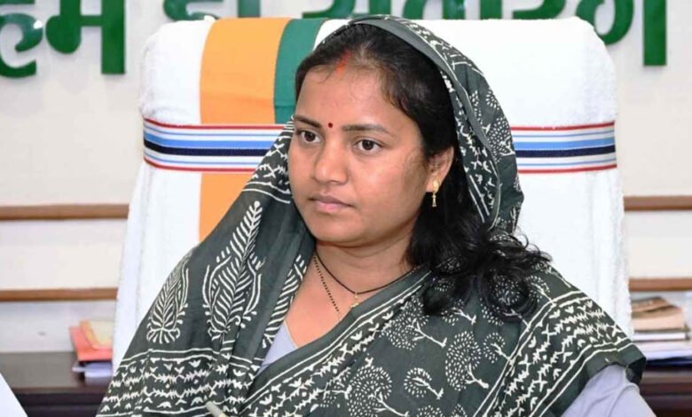 हर दिन होगी आंगनबाड़ी केंद्रों की निगरानी, मंत्री लक्ष्मी राजवाड़े बोलीं- कुपोषण के खिलाफ तंत्र करें मजबूत 9 22A 278