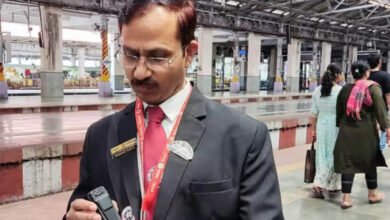रेल यात्रियों के लिए बड़ा बदलाव, कैमरा पहनकर टिकट जांच करेंगे TTE, दो ट्रेनों में शुरू हुआ नया सिस्टम 3 23A 71