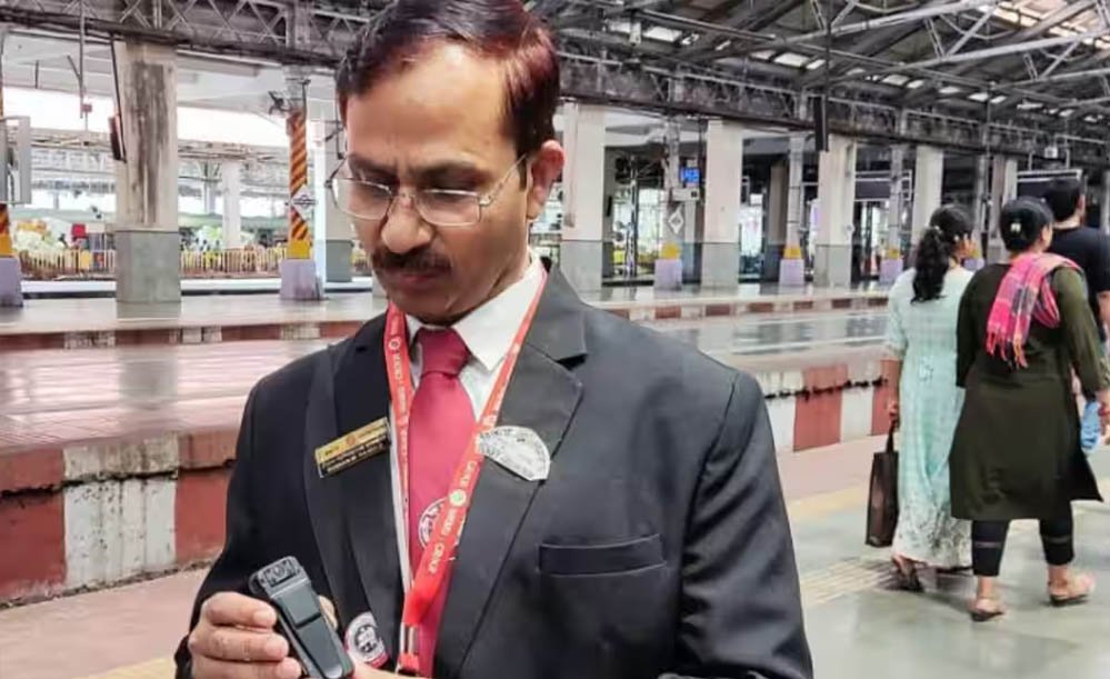रेल यात्रियों के लिए बड़ा बदलाव, कैमरा पहनकर टिकट जांच करेंगे TTE, दो ट्रेनों में शुरू हुआ नया सिस्टम 1 23A 71