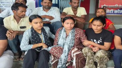प्रदर्शन के बाद मिला मुआवजा! BPCL ने मृतक राघवेंद्र घोषी की पत्नी को दी आर्थिक सहायता, सड़क हादसे में गई थी जान 6 24A 79