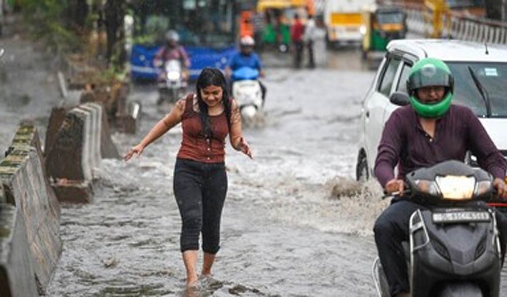 बारिश का बड़ा अलर्ट: दिल्ली, यूपी समेत 15 राज्यों में झमाझम बरसात के आसार, पहाड़ों में सतर्क रहने की सलाह 1 25A 21