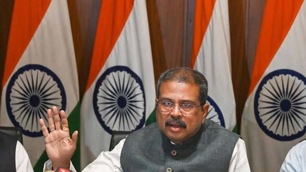 दो बार इस्तीफे की पेशकश, फिर बदले हालात और धर्मेंद्र प्रधान ने छोड़ा पद 1 26 25