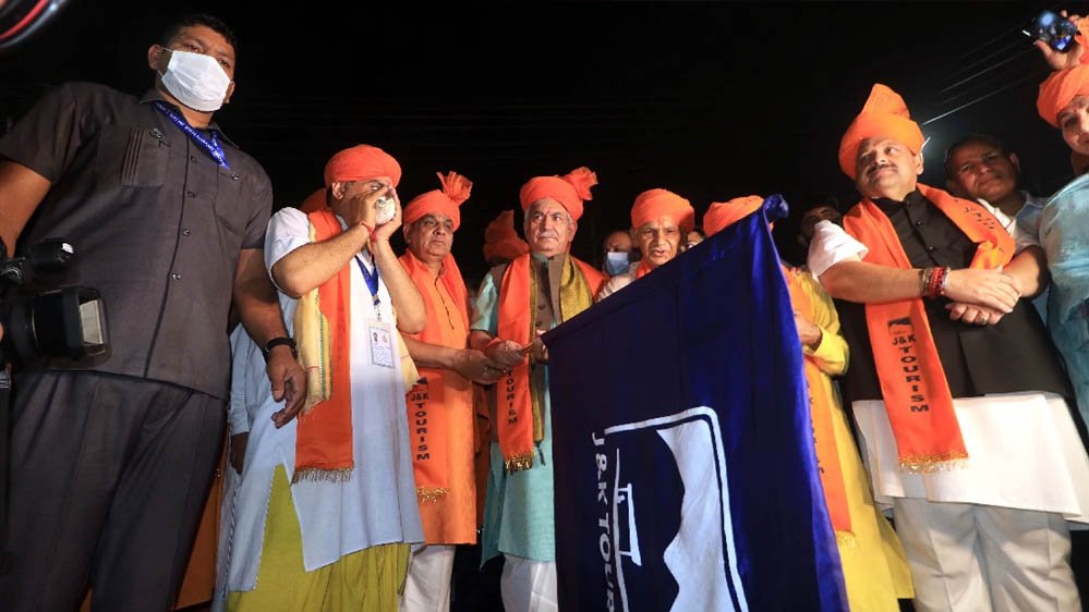 अमरनाथ यात्रा 2026 का पहला जत्था रवाना, एलजी मनोज सिन्हा ने दिखाई हरी झंडी 1 2 ju 5