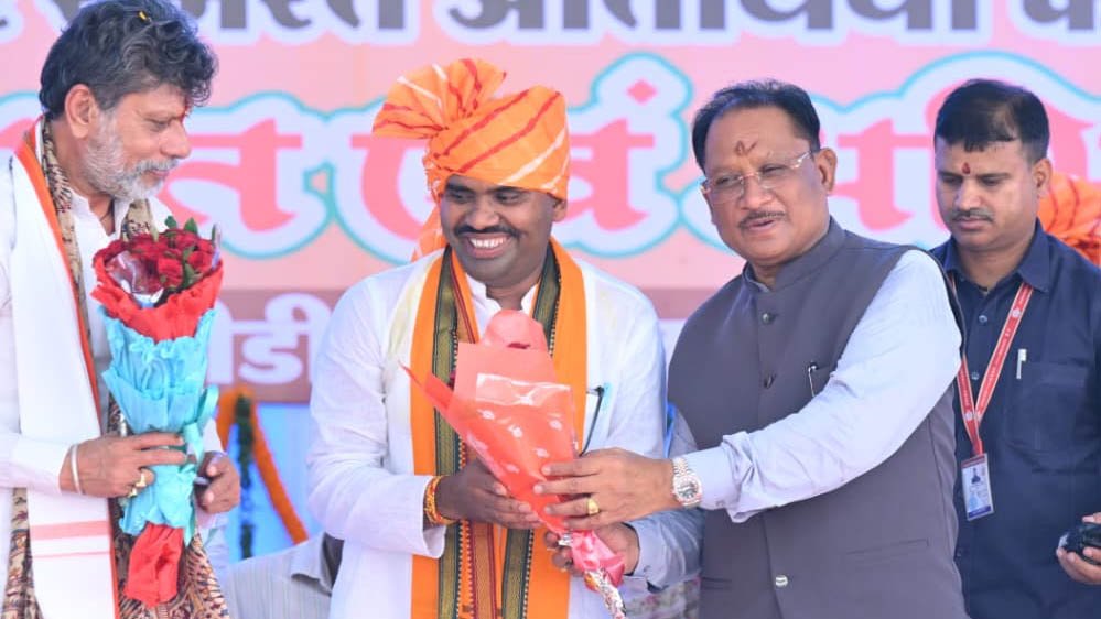 CM विष्णुदेव साय ने बम्हनीडीह को दी विकास परियोजनाओं की सौगात, नई यात्रा की शुरुआत 1 3A 15