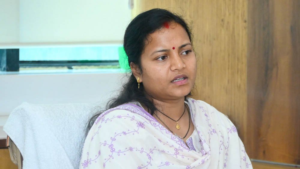 महिला एवं बाल विकास विभाग की योजनाएं अब गोंडी-हल्बी में पहुंचेंगी घर-घर, मंत्री राजवाड़े ने दिए निर्देश 1 3A 22 1