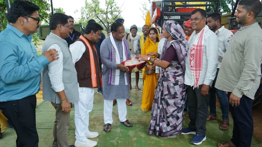 रायपुर: आधुनिक खेती की ओर कदम, कृषि मंत्री रामविचार नेताम ने कृषि यंत्रीकरण को दिया बढ़ावा 1 3A 23