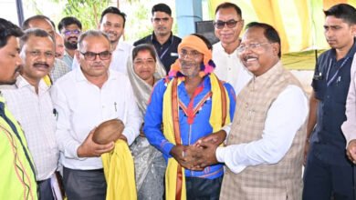 कृषि मंत्री रामविचार नेताम ने उन्नत वत्स प्रदर्शनी का किया अवलोकन, विभागीय नवाचारों की सराहना 2 3A 33 1