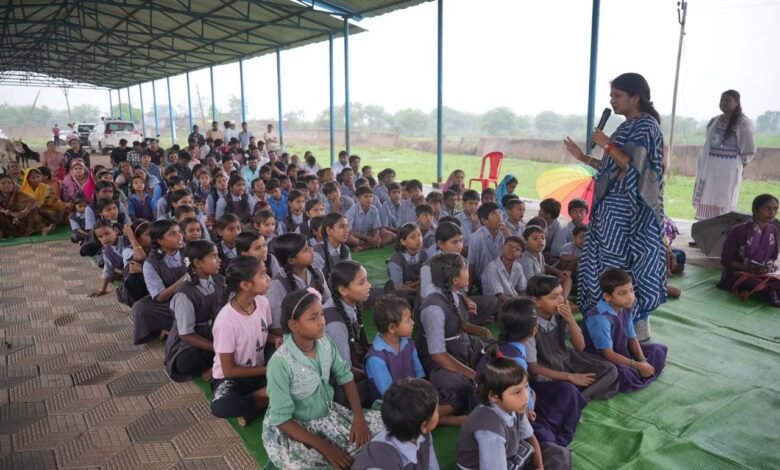 नन्ही बच्ची की बहादुरी बनी प्रेरणा, बाल चौपाल में जागरूक हुए बच्चे 6 53 15