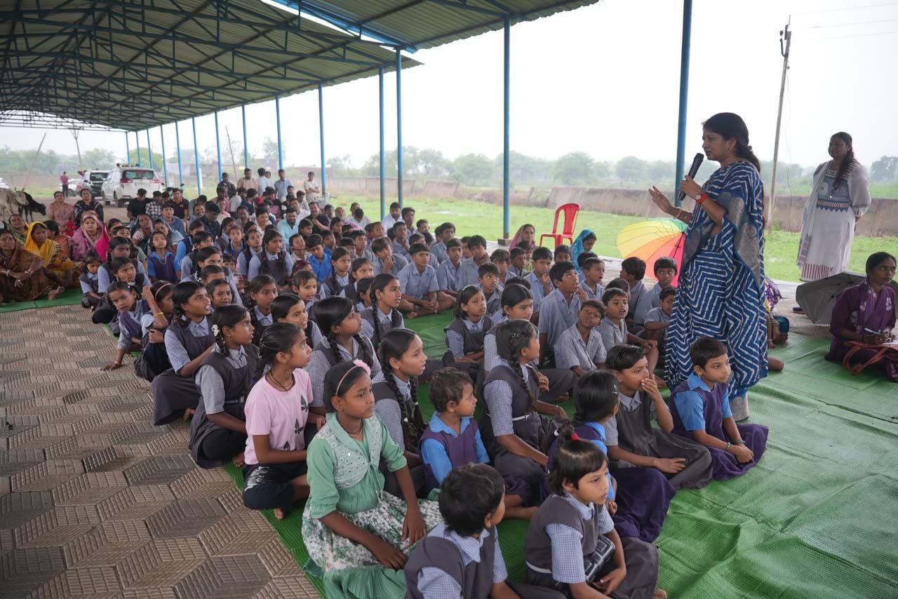 नन्ही बच्ची की बहादुरी बनी प्रेरणा, बाल चौपाल में जागरूक हुए बच्चे 1 53 15