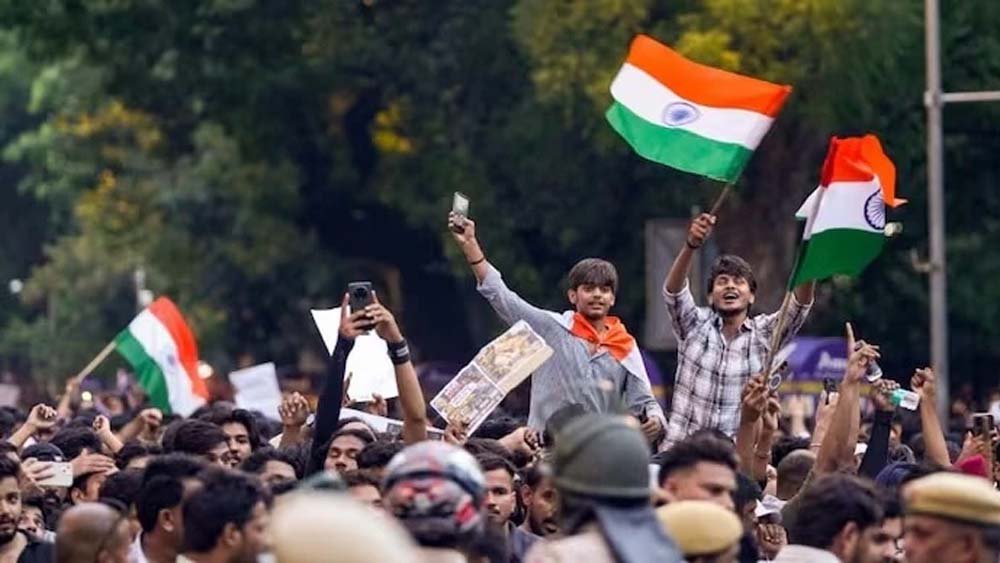 घर के विरोध को पार कर NEET प्रदर्शन में पहुंचे युवाओं की संघर्ष भरी कहानी 1 6 25