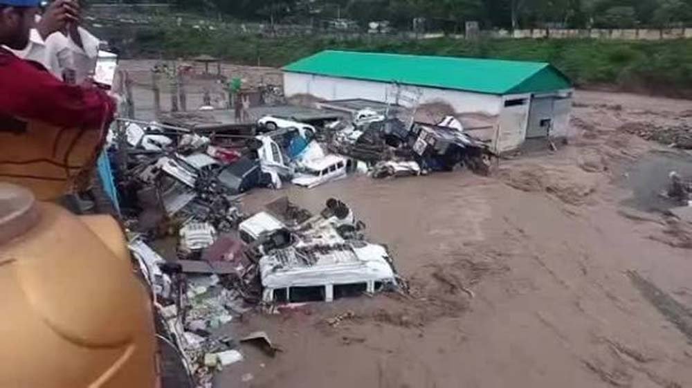 भारी बारिश से पहाड़ों में संकट, पुंछ-चंबा में भूस्खलन और बाढ़ का कहर 1 65 15