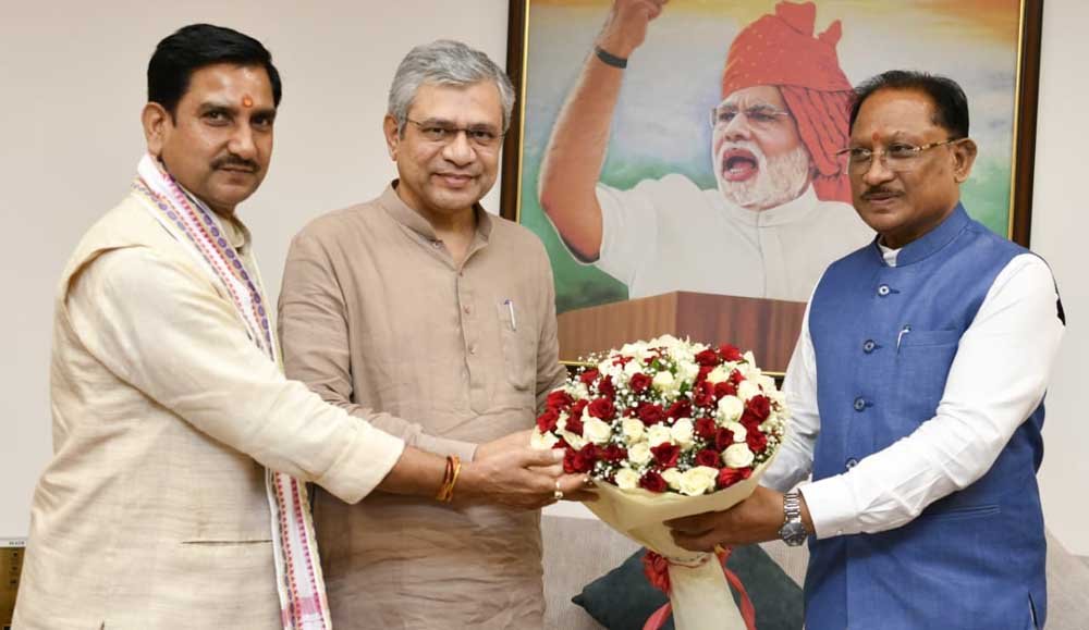 रेल नेटवर्क का विस्तार छत्तीसगढ़ के संतुलित और समावेशी विकास का मजबूत आधार बनेगा : मुख्यमंत्री साय 1 Ashwani 01 1