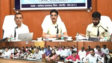 राजस्व प्रकरणों के ऑनलाइन पंजीयन, ई-ऑफिस के प्रभावी संचालन तथा शिक्षा, स्वास्थ्य एवं जनकल्याणकारी योजनाओं की प्रगति की समीक्षा 2 Baithak 01