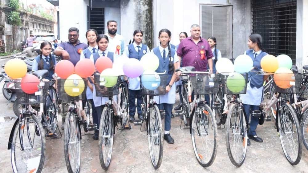 शाला प्रवेश उत्सव में शिक्षा और बेटी सशक्तिकरण का दिया संदेश 1 Betiya 03