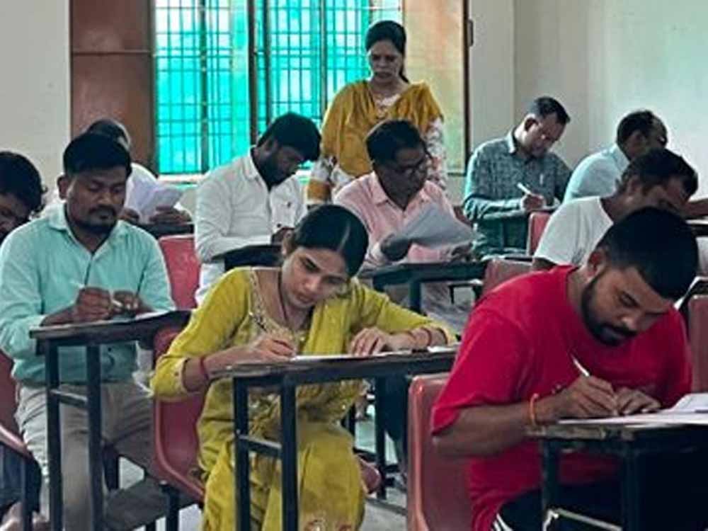 रायपुर समेत चार परीक्षा केंद्रों पर सहायक कमांडेंट भर्ती परीक्षा, हजारों उम्मीदवारों ने दी परीक्षा 1 Chhattisgarh News 02 3 15