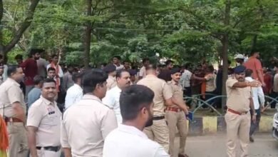 बिलासपुर में प्रार्थना सभा को लेकर हंगामा, हिंदू संगठनों के धर्मांतरण के आरोप से गरमाई सियासत 3 Chhattisgarh News 04 3 3