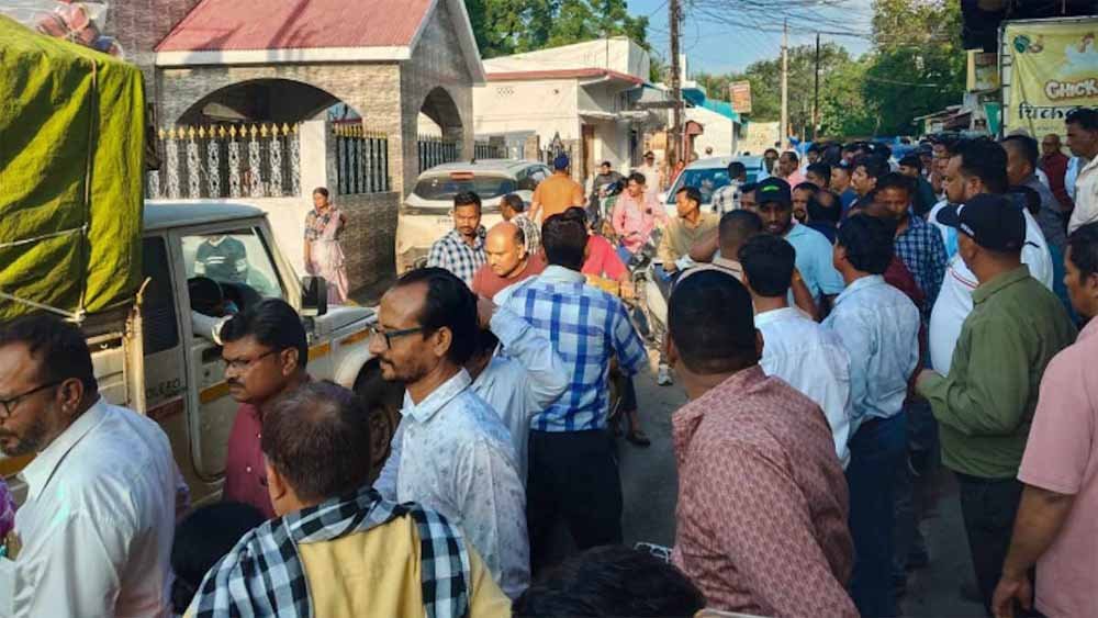छत्तीसगढ़ में फॉरेक्स स्कैम का बड़ा खुलासा, डोंगरगढ़ में निवेशकों का आरोपी के घर पर हंगामा 1 Chhattisgarh News 05 2 20