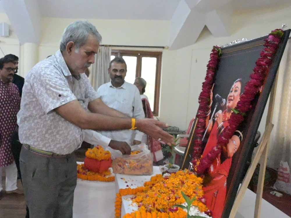 तीजनबाई को अंतिम नमन: संगम में अस्थि विसर्जन के बाद गनियारी में आज श्रद्धांजलि सभा 1 Chhattisgarh News 06 3 10