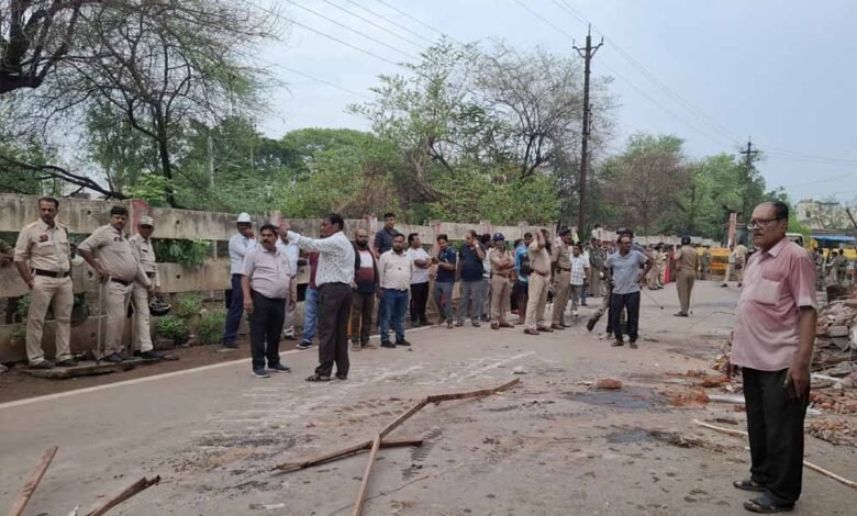 दुर्ग: रेलवे की जमीन पर बने मकान को वारिसों ने स्वेच्छा से किया खाली, प्रशासन को सौंपा कब्जा 10 Chhattisgarh News 06 3 3